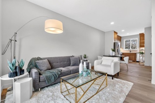 5406 6 Street Sw, Calgary, AB - Indoor Photo Showing Living Room