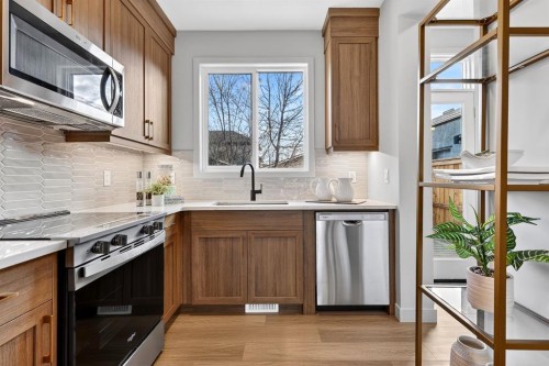 5406 6 Street Sw, Calgary, AB - Indoor Photo Showing Kitchen With Upgraded Kitchen