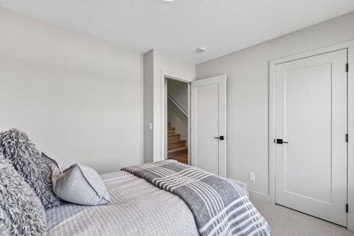 5406 6 Street Sw, Calgary, AB - Indoor Photo Showing Bedroom