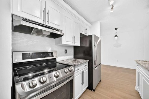 503-8948 Elbow Drive Sw, Calgary, AB - Indoor Photo Showing Kitchen