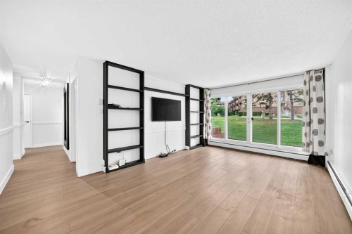 503-8948 Elbow Drive Sw, Calgary, AB - Indoor Photo Showing Other Room