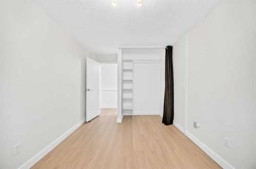 503-8948 Elbow Drive Sw, Calgary, AB - Indoor Photo Showing Other Room