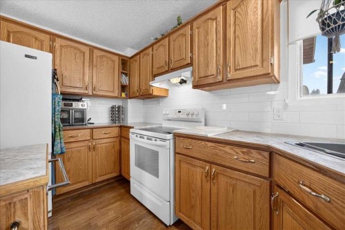 80 Templevale Way Ne, Calgary, AB - Indoor Photo Showing Kitchen