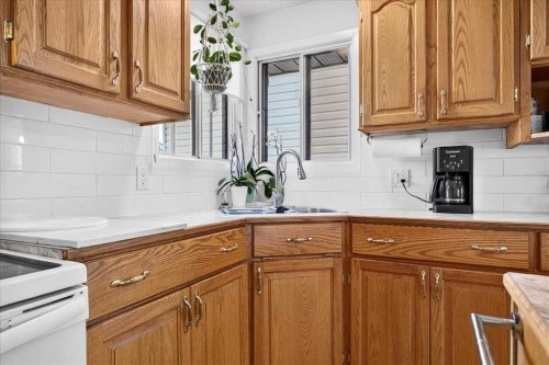 80 Templevale Way Ne, Calgary, AB - Indoor Photo Showing Kitchen With Double Sink