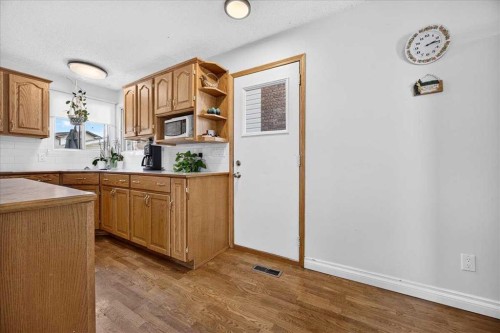 80 Templevale Way Ne, Calgary, AB - Indoor Photo Showing Kitchen