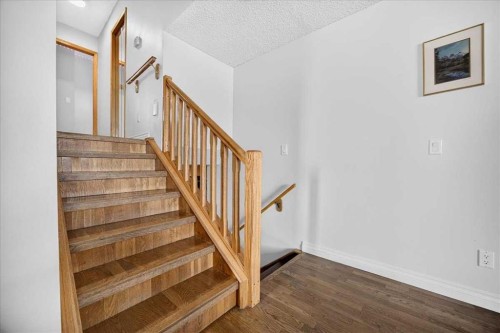 80 Templevale Way Ne, Calgary, AB - Indoor Photo Showing Other Room
