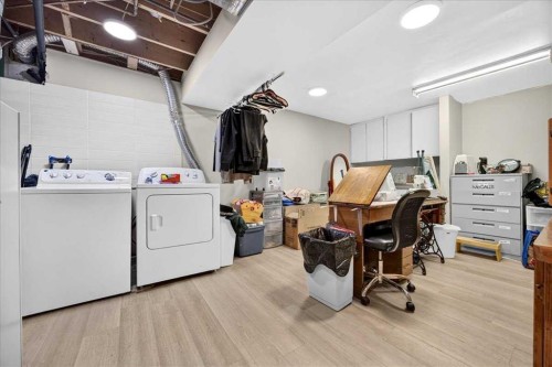 80 Templevale Way Ne, Calgary, AB - Indoor Photo Showing Laundry Room
