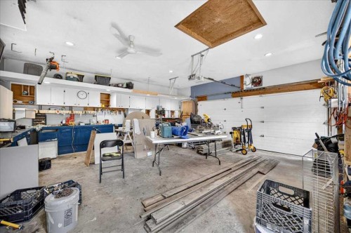 80 Templevale Way Ne, Calgary, AB - Indoor Photo Showing Garage