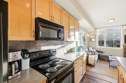 536-990 Centre Avenue Ne, Calgary, AB - Indoor Photo Showing Kitchen