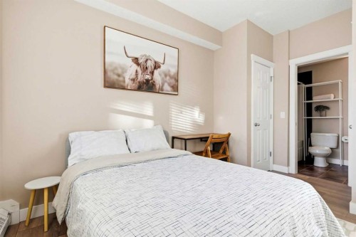 536-990 Centre Avenue Ne, Calgary, AB - Indoor Photo Showing Bedroom