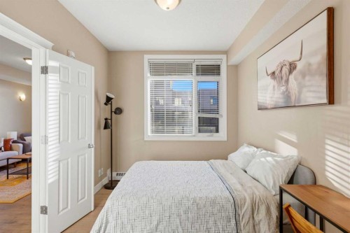 536-990 Centre Avenue Ne, Calgary, AB - Indoor Photo Showing Bedroom