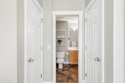 536-990 Centre Avenue Ne, Calgary, AB - Indoor Photo Showing Other Room