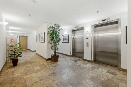536-990 Centre Avenue Ne, Calgary, AB - Indoor Photo Showing Other Room
