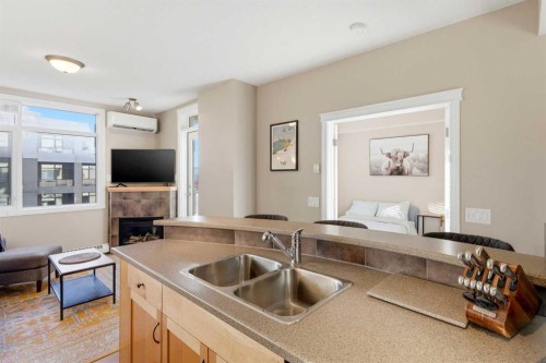 536-990 Centre Avenue Ne, Calgary, AB - Indoor