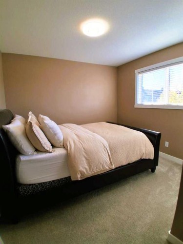 301 Ranch Ridge Meadow, Strathmore, AB - Indoor Photo Showing Bedroom