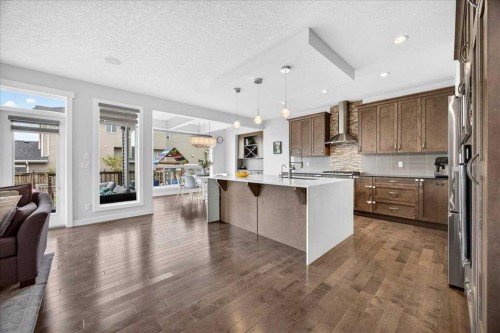 546 Sherwood Boulevard Nw, Calgary, AB - Indoor Photo Showing Kitchen With Upgraded Kitchen