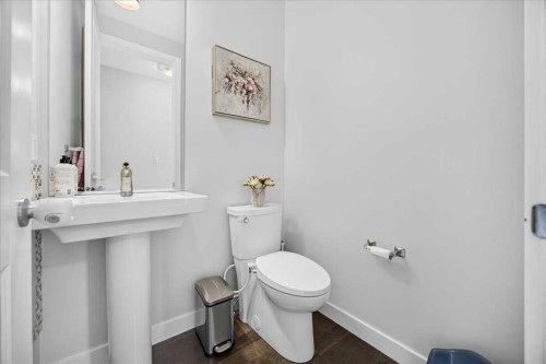 546 Sherwood Boulevard Nw, Calgary, AB - Indoor Photo Showing Bathroom