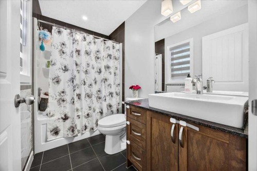 546 Sherwood Boulevard Nw, Calgary, AB - Indoor Photo Showing Bathroom