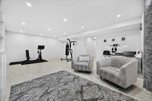 546 Sherwood Boulevard Nw, Calgary, AB - Indoor