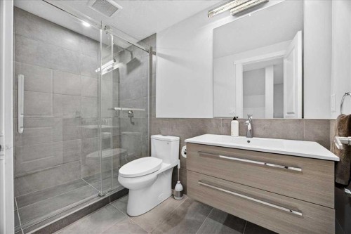 546 Sherwood Boulevard Nw, Calgary, AB - Indoor Photo Showing Bathroom