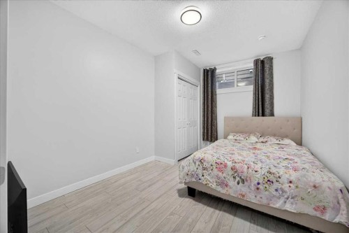 546 Sherwood Boulevard Nw, Calgary, AB - Indoor Photo Showing Bedroom