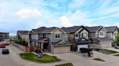 546 Sherwood Boulevard Nw, Calgary, AB - Outdoor With Facade