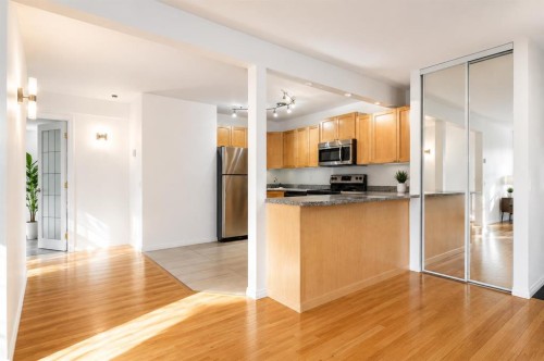 10-210 25 Avenue Sw, Calgary, AB - Indoor Photo Showing Kitchen