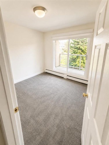 10-210 25 Avenue Sw, Calgary, AB - Indoor Photo Showing Other Room