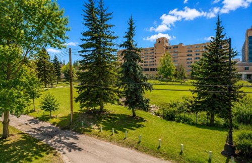 10-210 25 Avenue Sw, Calgary, AB - Outdoor With View