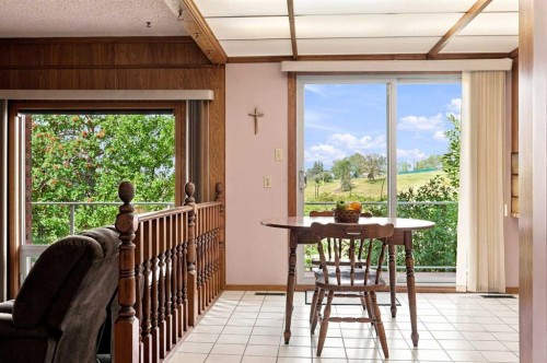 1148 Edgemont Road Nw, Calgary, AB - Indoor Photo Showing Other Room