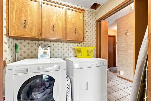 1148 Edgemont Road Nw, Calgary, AB - Indoor Photo Showing Laundry Room