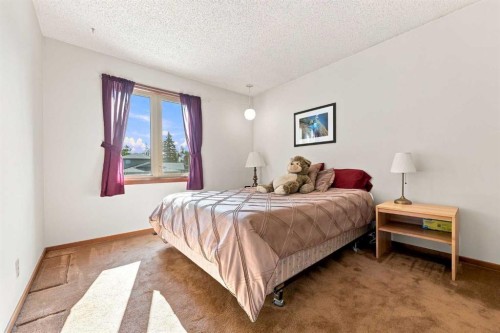 1148 Edgemont Road Nw, Calgary, AB - Indoor Photo Showing Bedroom