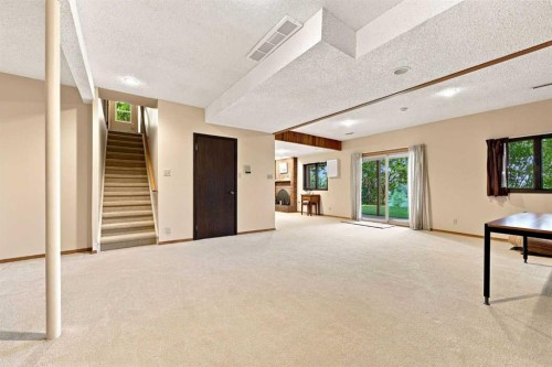 1148 Edgemont Road Nw, Calgary, AB - Indoor Photo Showing Other Room