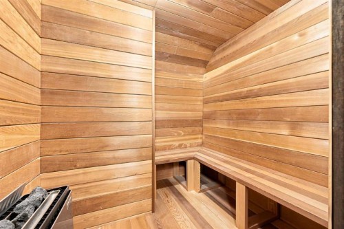 1148 Edgemont Road Nw, Calgary, AB - Indoor Photo Showing Other Room