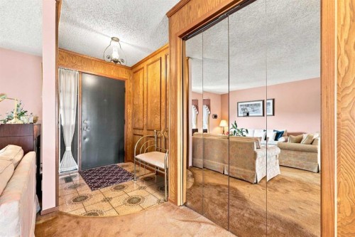 1148 Edgemont Road Nw, Calgary, AB - Indoor Photo Showing Other Room