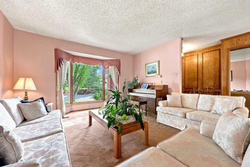 1148 Edgemont Road Nw, Calgary, AB - Indoor Photo Showing Living Room