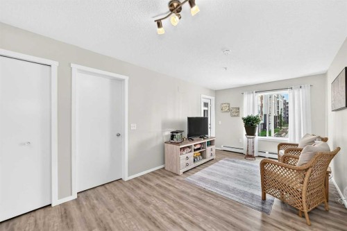 3222-4641 128 Avenue Ne, Calgary, AB - Indoor Photo Showing Living Room