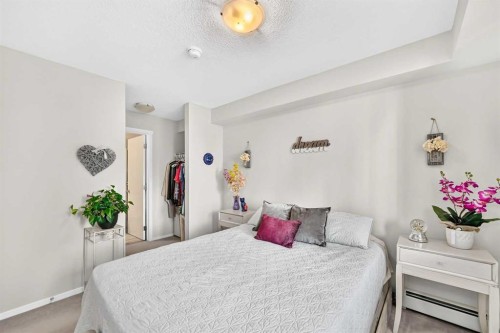 3222-4641 128 Avenue Ne, Calgary, AB - Indoor Photo Showing Bedroom