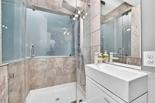 139 Hawkville Close Nw, Calgary, AB - Indoor Photo Showing Bathroom