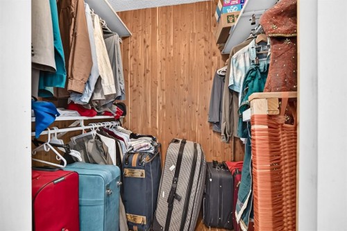 139 Hawkville Close Nw, Calgary, AB - Indoor With Storage