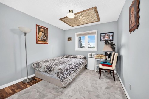 139 Hawkville Close Nw, Calgary, AB - Indoor Photo Showing Bedroom