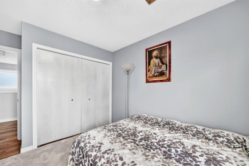 139 Hawkville Close Nw, Calgary, AB - Indoor Photo Showing Bedroom