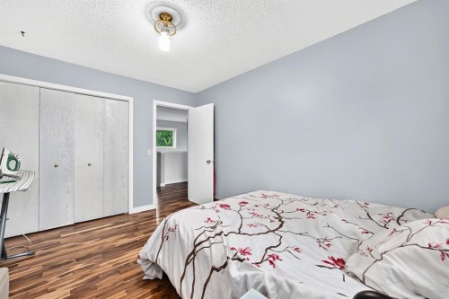 139 Hawkville Close Nw, Calgary, AB - Indoor Photo Showing Bedroom