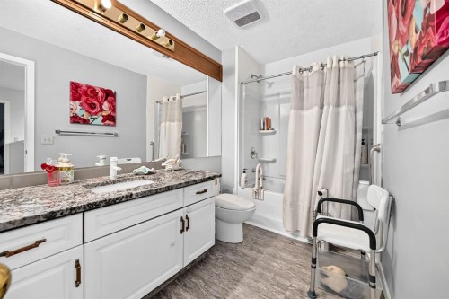 139 Hawkville Close Nw, Calgary, AB - Indoor Photo Showing Bathroom