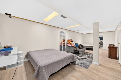139 Hawkville Close Nw, Calgary, AB - Indoor Photo Showing Bedroom