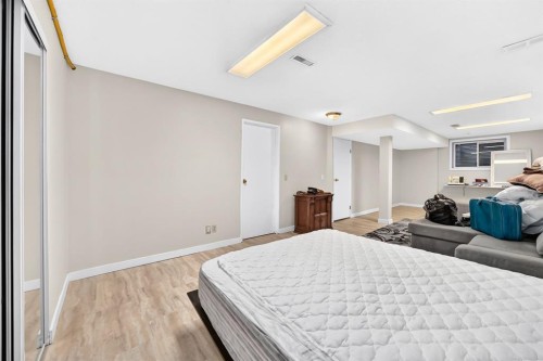 139 Hawkville Close Nw, Calgary, AB - Indoor Photo Showing Bedroom