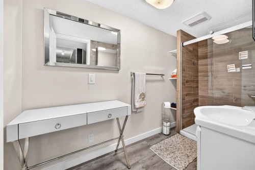 139 Hawkville Close Nw, Calgary, AB - Indoor Photo Showing Bathroom