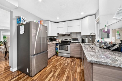 139 Hawkville Close Nw, Calgary, AB - Indoor Photo Showing Kitchen With Upgraded Kitchen