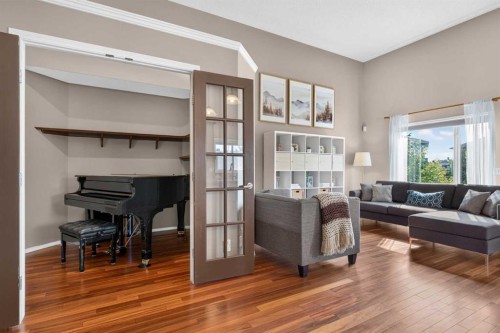 4 Citadel Manor Nw, Calgary, AB - Indoor Photo Showing Living Room