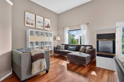 4 Citadel Manor Nw, Calgary, AB - Indoor Photo Showing Living Room